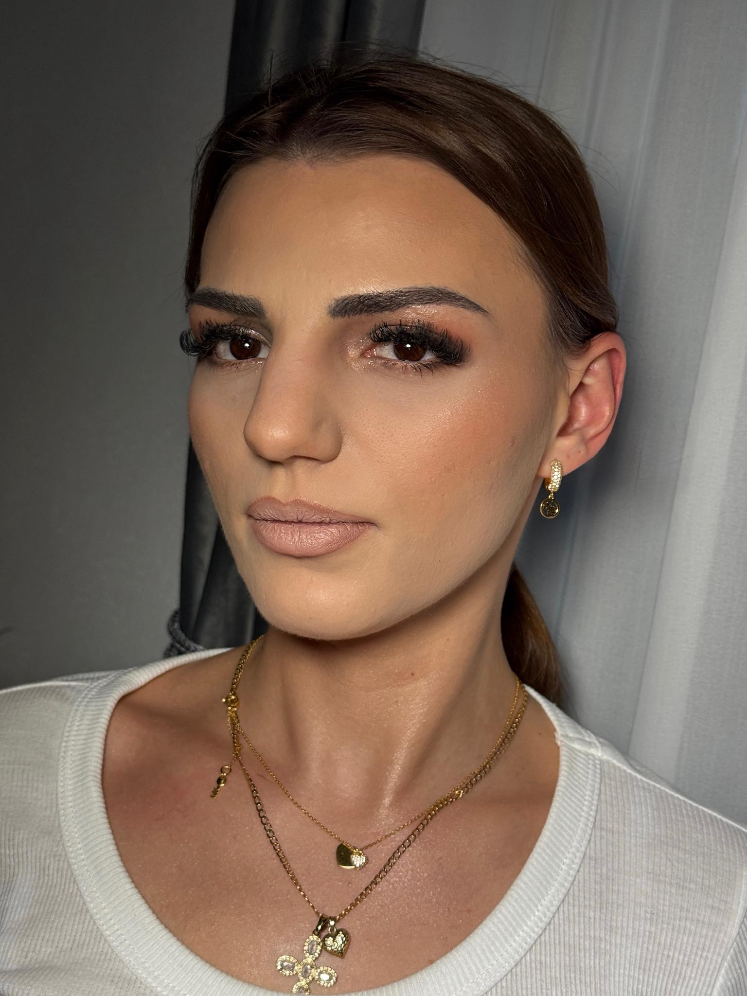 Machiaj rezistent în Timișoara – cum arată un look care ține toată ziua